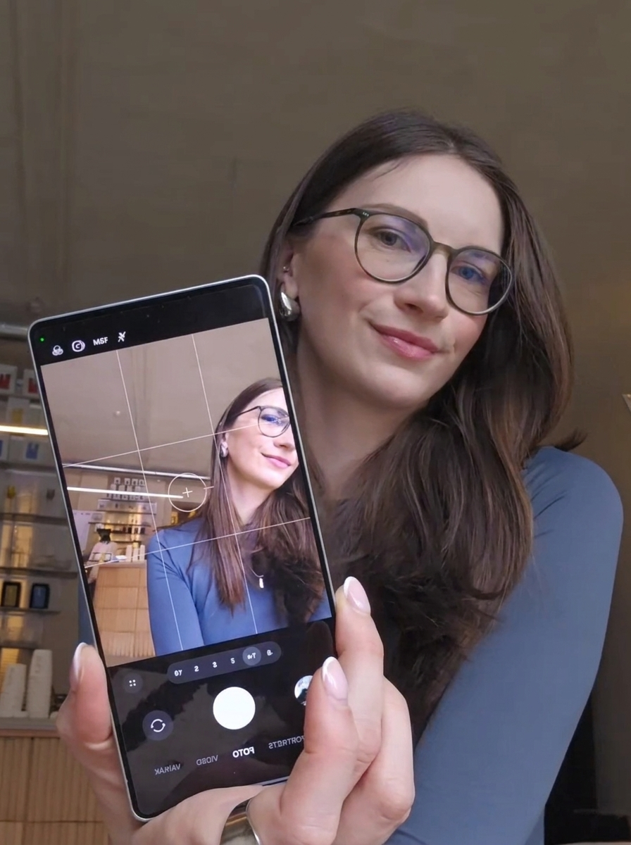 Dagne Puncule ar telefonu